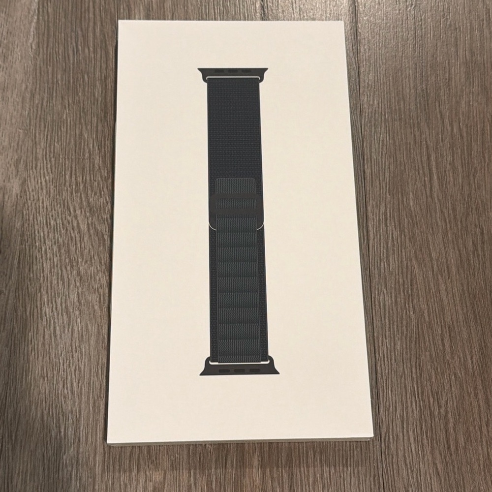 Apple - 49mm Alpine Loop - Small - Black Titanium Finish - Dark Green Band